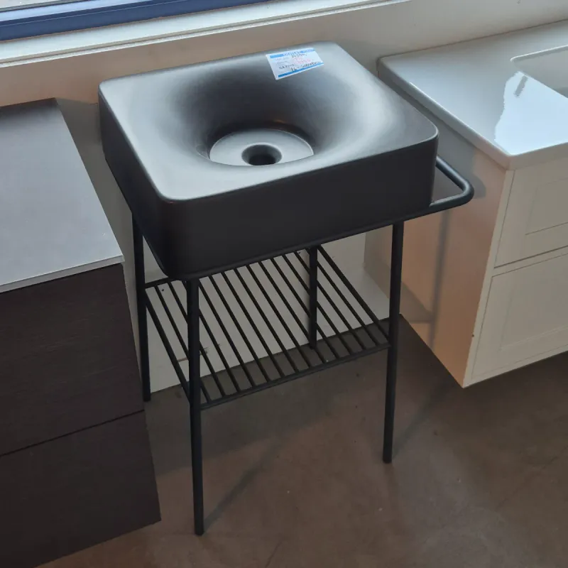 OUTLET: Scarabeo Moon 60 cm Servant med Rørstativ Matt Sort - Utstilling